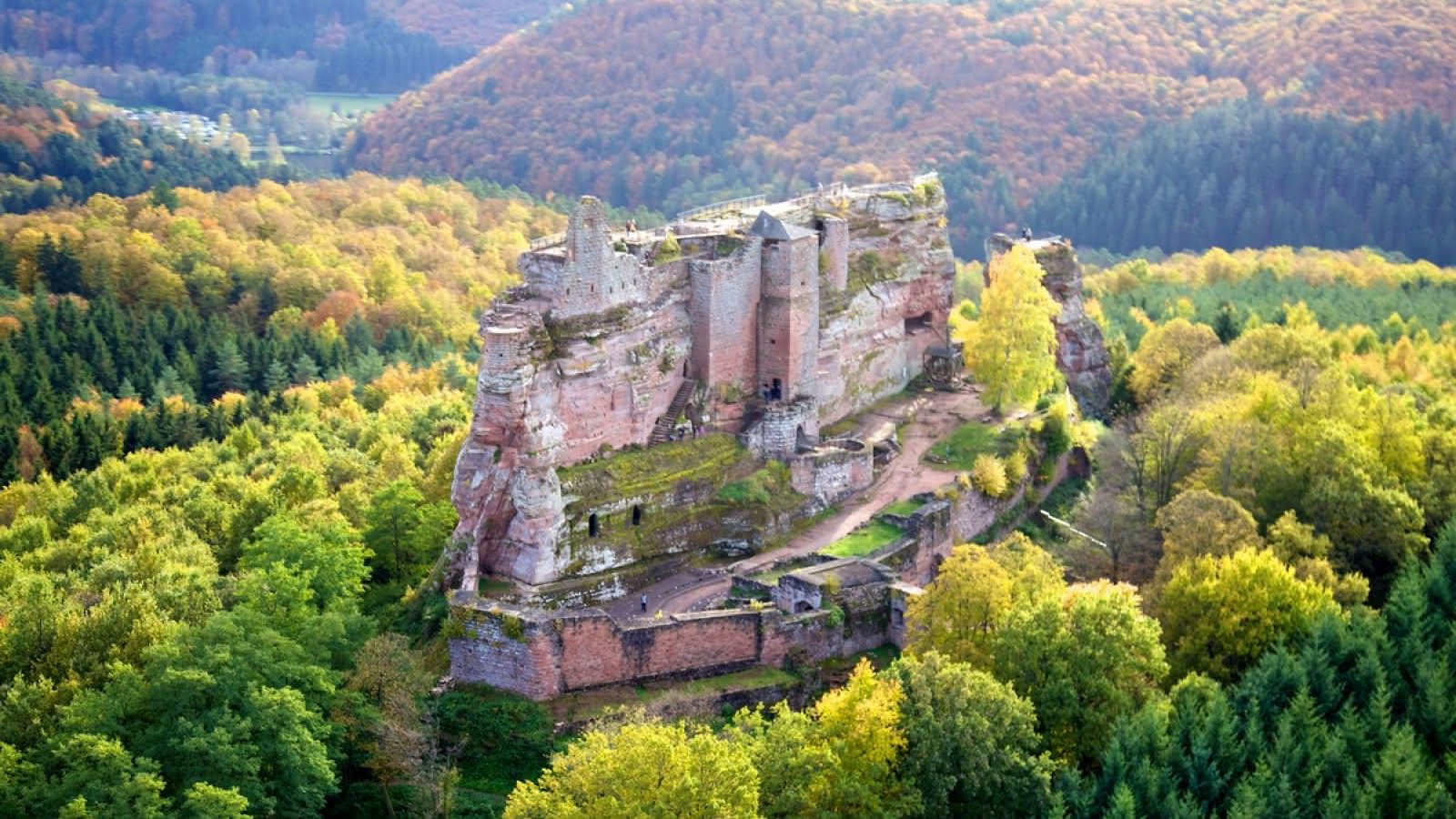 Le château de Fleckenstein en automne